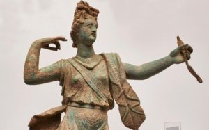 Mitolojik Tasvirler: Antik Heykellerde Tanrı ve Tanrıçaların İzleri